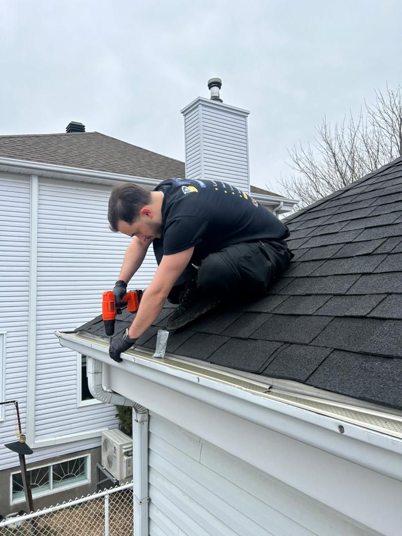 Équipe Brillance 360 au travail — nettoyage en hauteur